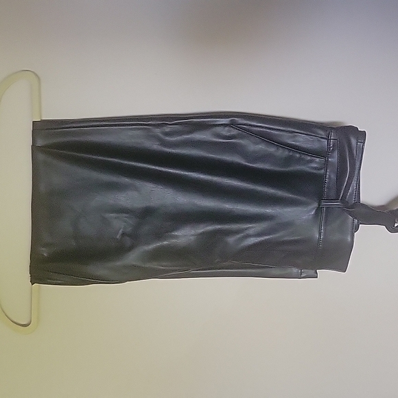 NEW! ANN TAYLOR LOFT Black Faux Leather Flat Front Pants 14T. - Picture 2 of 5